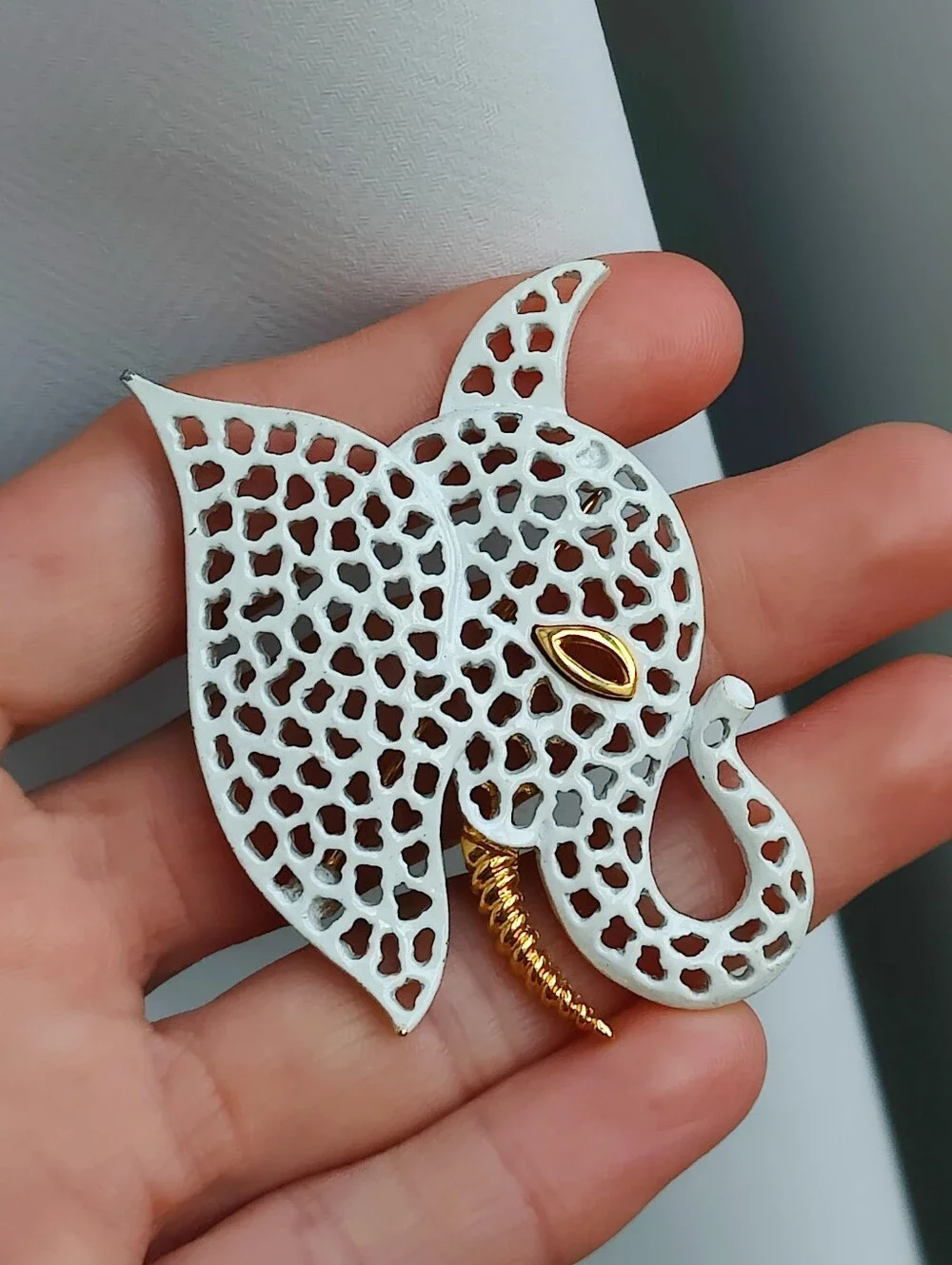 🐘 Vintage Crown Trifari Elephant Brooch